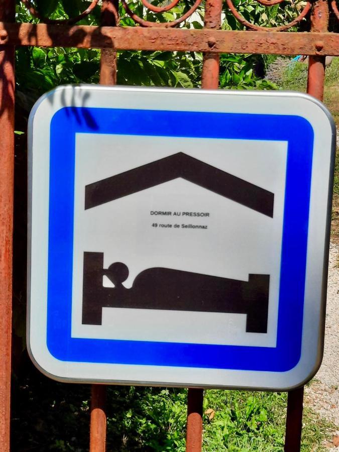 Dormir Au Pressoir Montagnieu  Esterno foto